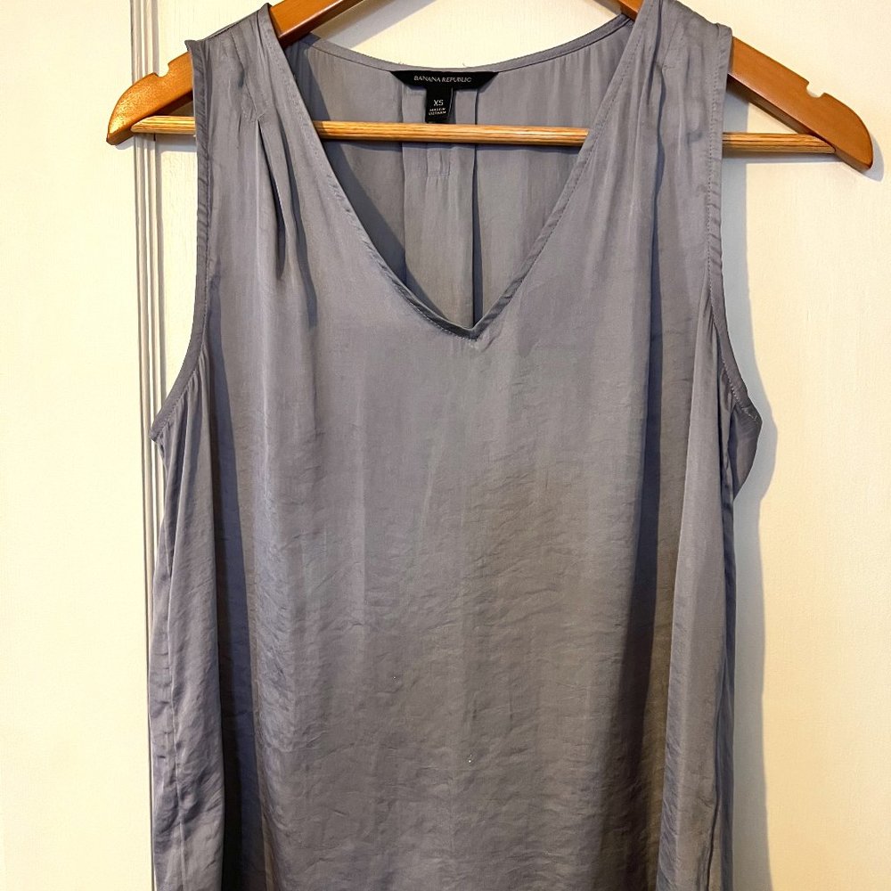 Banana Republic V-neck Sleeveless Blouse